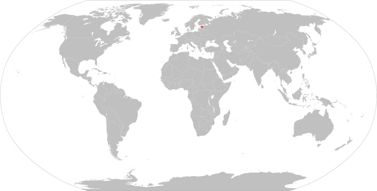 Slepá mapa světa s vyznačenou zemí červeně