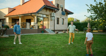 Vlastní dům místo garsonky? Venkov nabízí mladým bydlení bez strachu