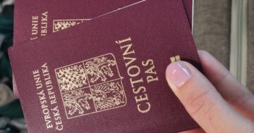 Nová pravidla cestování 2026? Bez on-line registrace vás do letadla nepustí