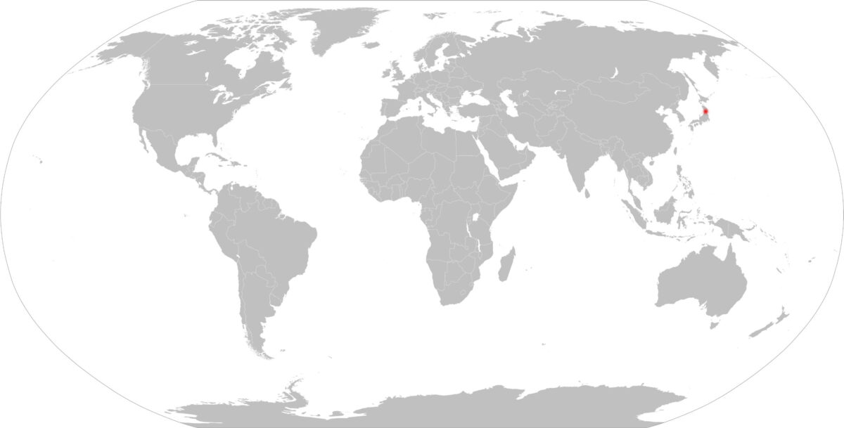 Slepá mapa světa s vyznačenou zemí červeně