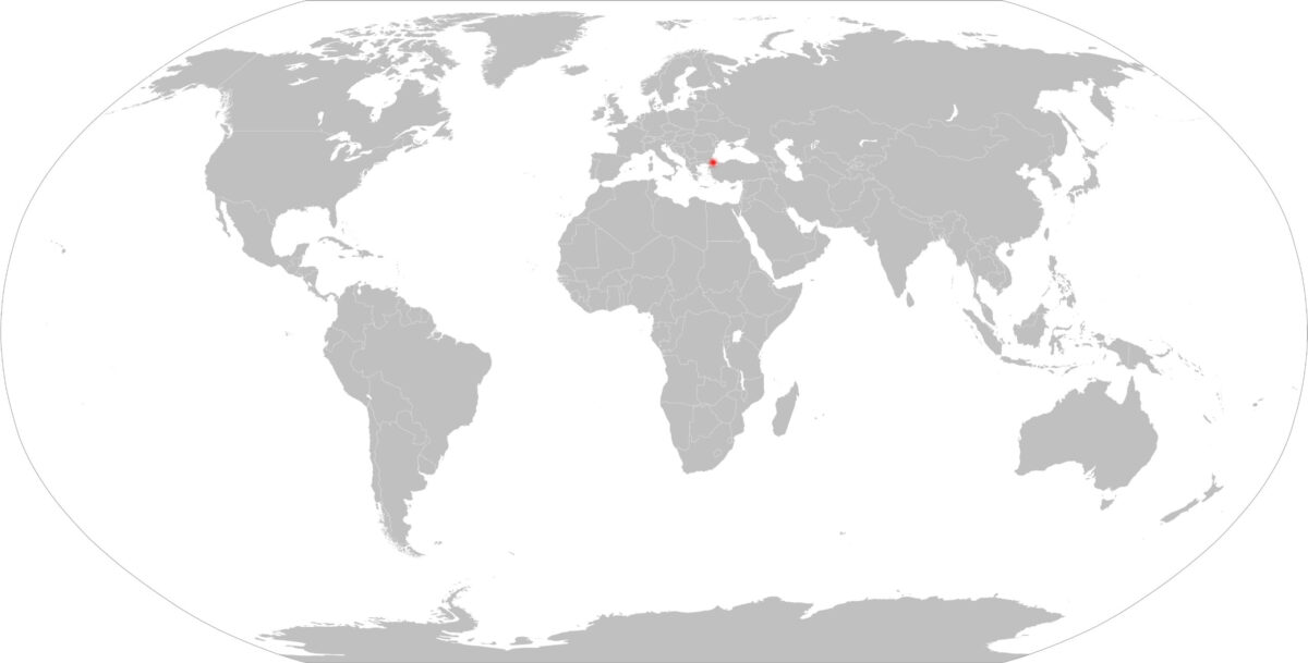 Slepá mapa světa s vyznačenou zemí červeně