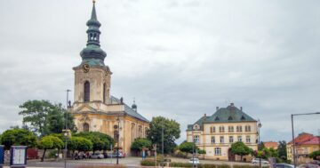 Konec parkoviště v srdci Varnsdorfu? Zeleň nahradí auta