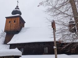 Ilustrační foto: Dřevěné městečko - kostel.