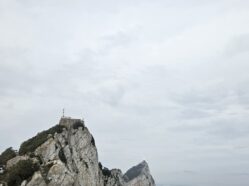 Gibraltarská skála (The Rock od Gibraltar) - monumentální vápencový masiv.
